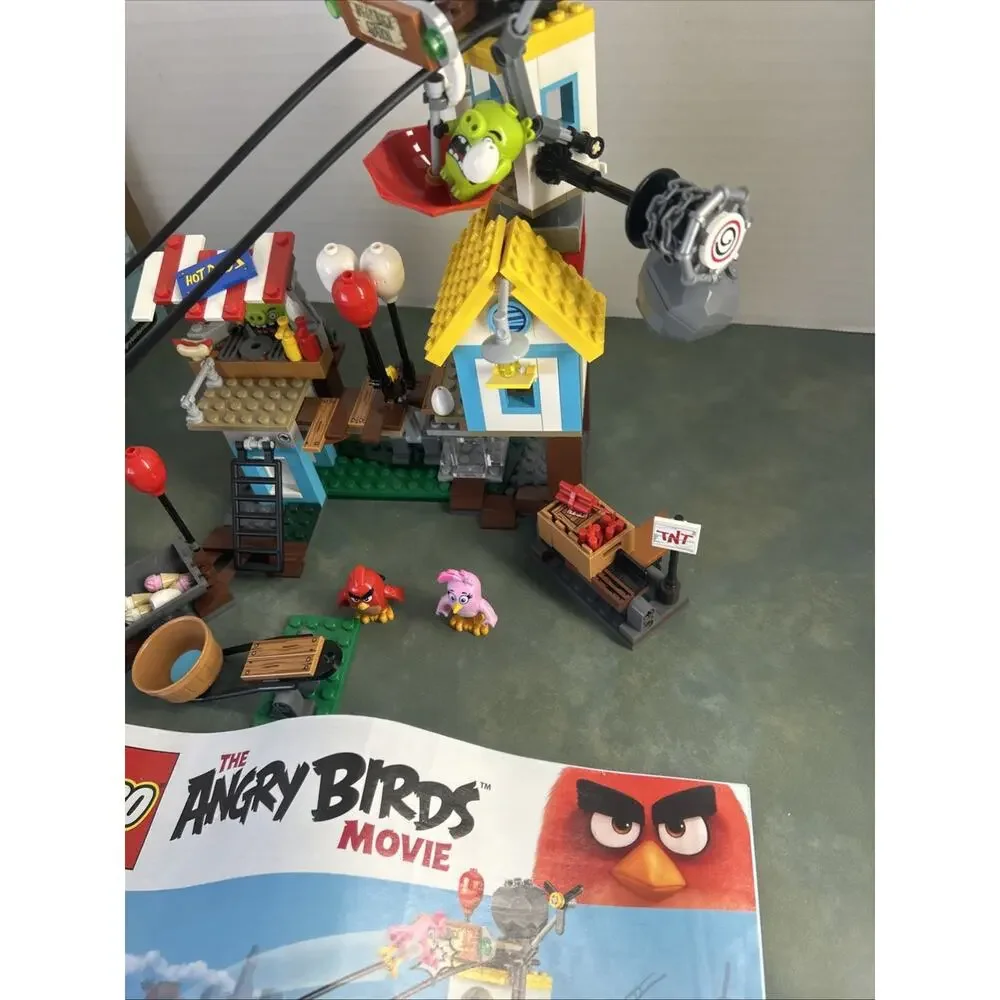 LEGO Angry Birds Movie 75824 Pig City Teardown Complete Retired 386 Pieces